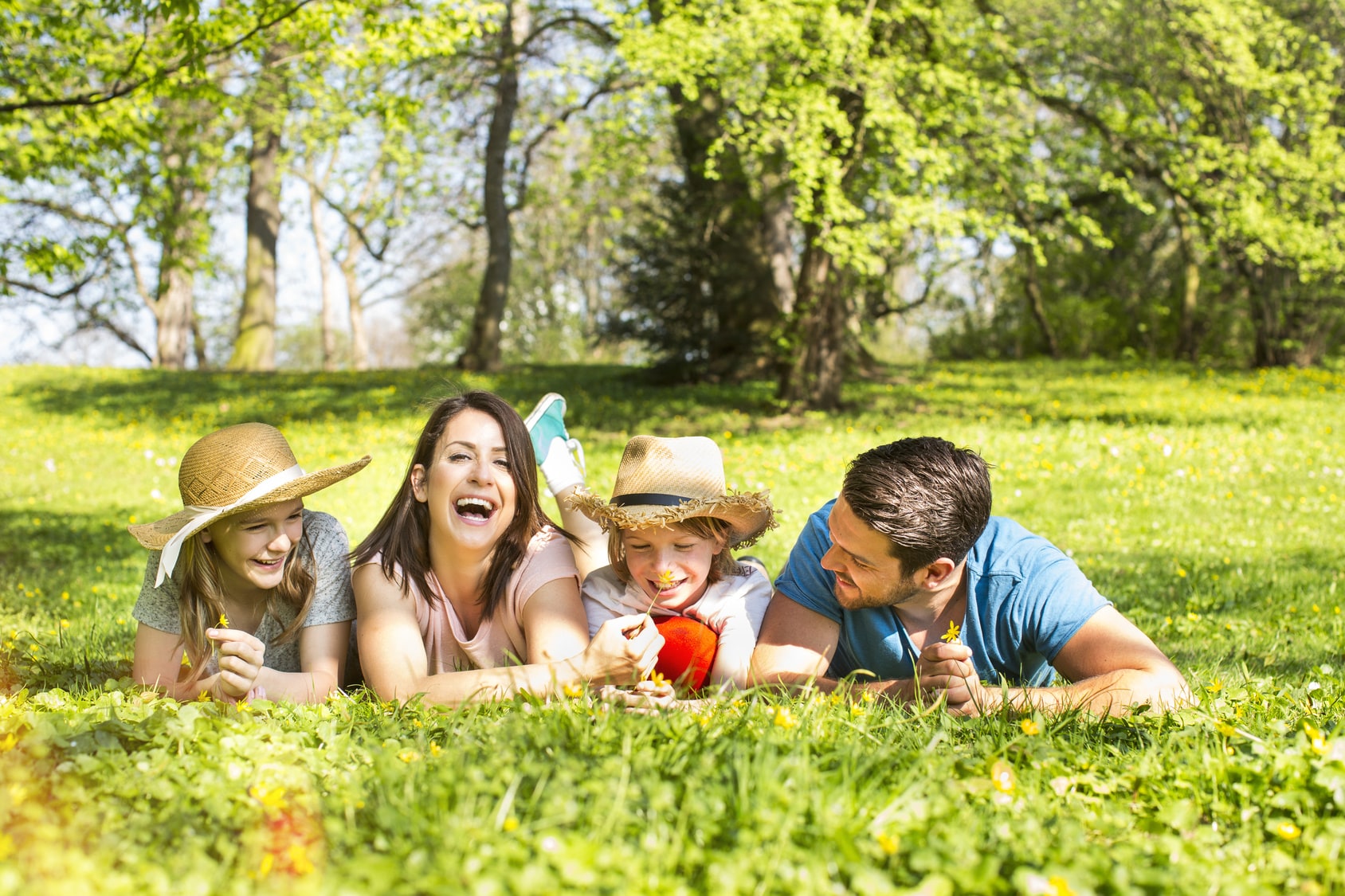 Familie im Grünen